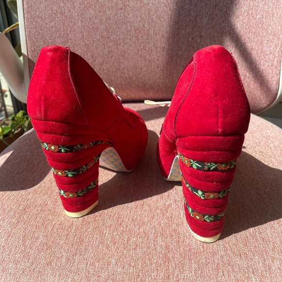 Irregular Choice cute red Velvet pumps - Picture 2 of 7